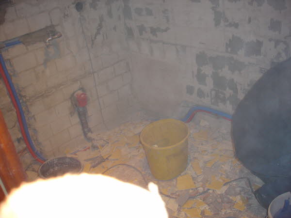 Bild 12-4 Nach der Fliesenentkernung