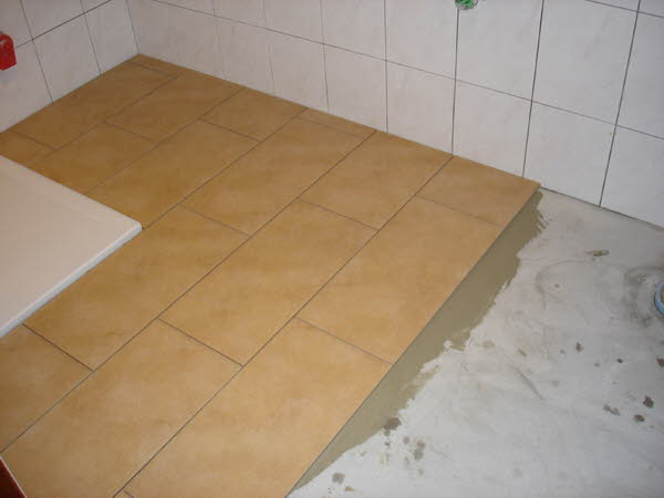 Bild 12-7 Fliesenarbeiten Bodenbelag