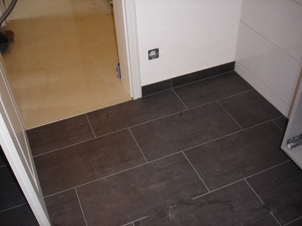 Bild 8-5 Bodenbealg Bad Feinsteinzeug Fliese 60x30cm